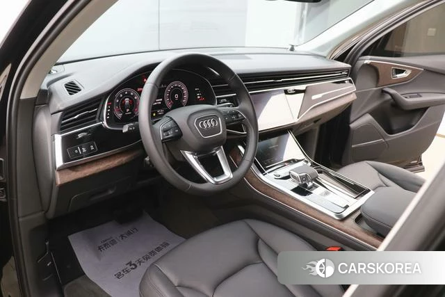 Audi Q7 2023 Черный из Китая, фото 4