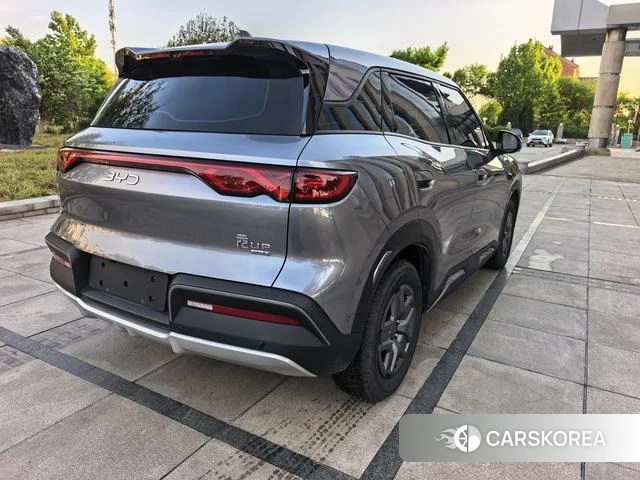 BYD Yuan UP 2025 Темно-серый из Китая, фото 4