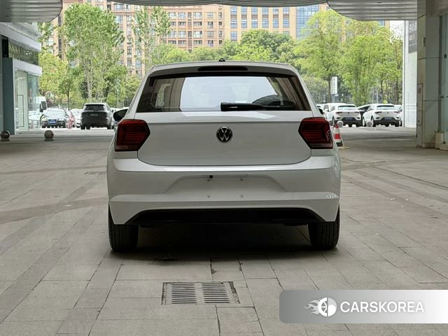 Volkswagen Polo 2023 Белый из Китая, фото 4