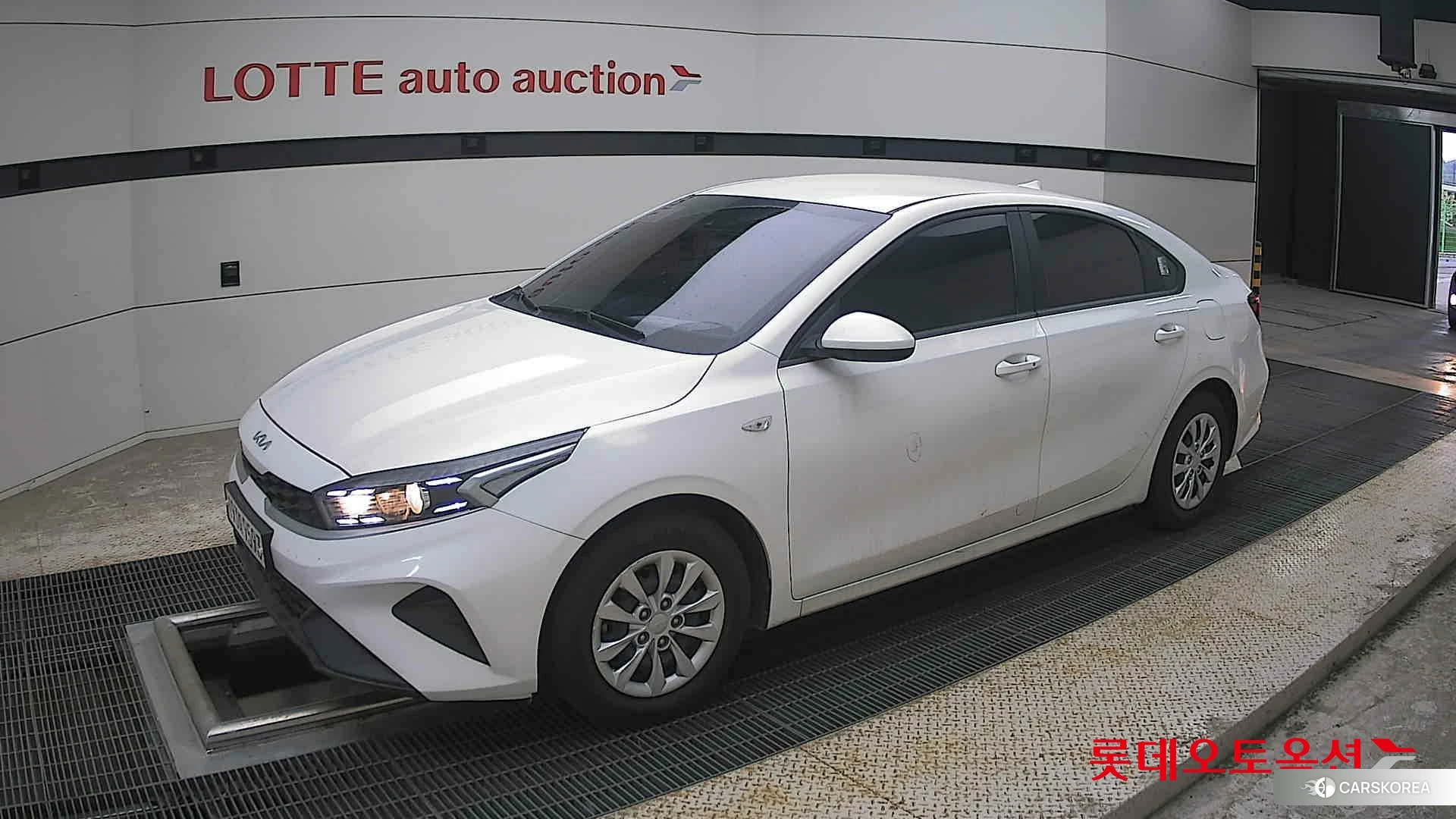 Kia K3 2022 Snow White Pearl из Кореи, фото 4
