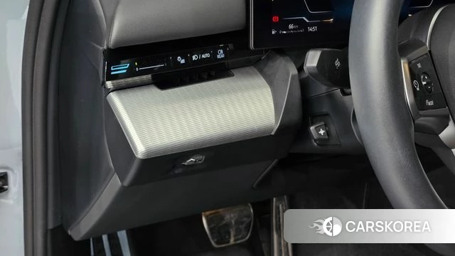 BMW 5 Series (G60) 2024 Светло-серебряный цвет из Кореи, фото 4