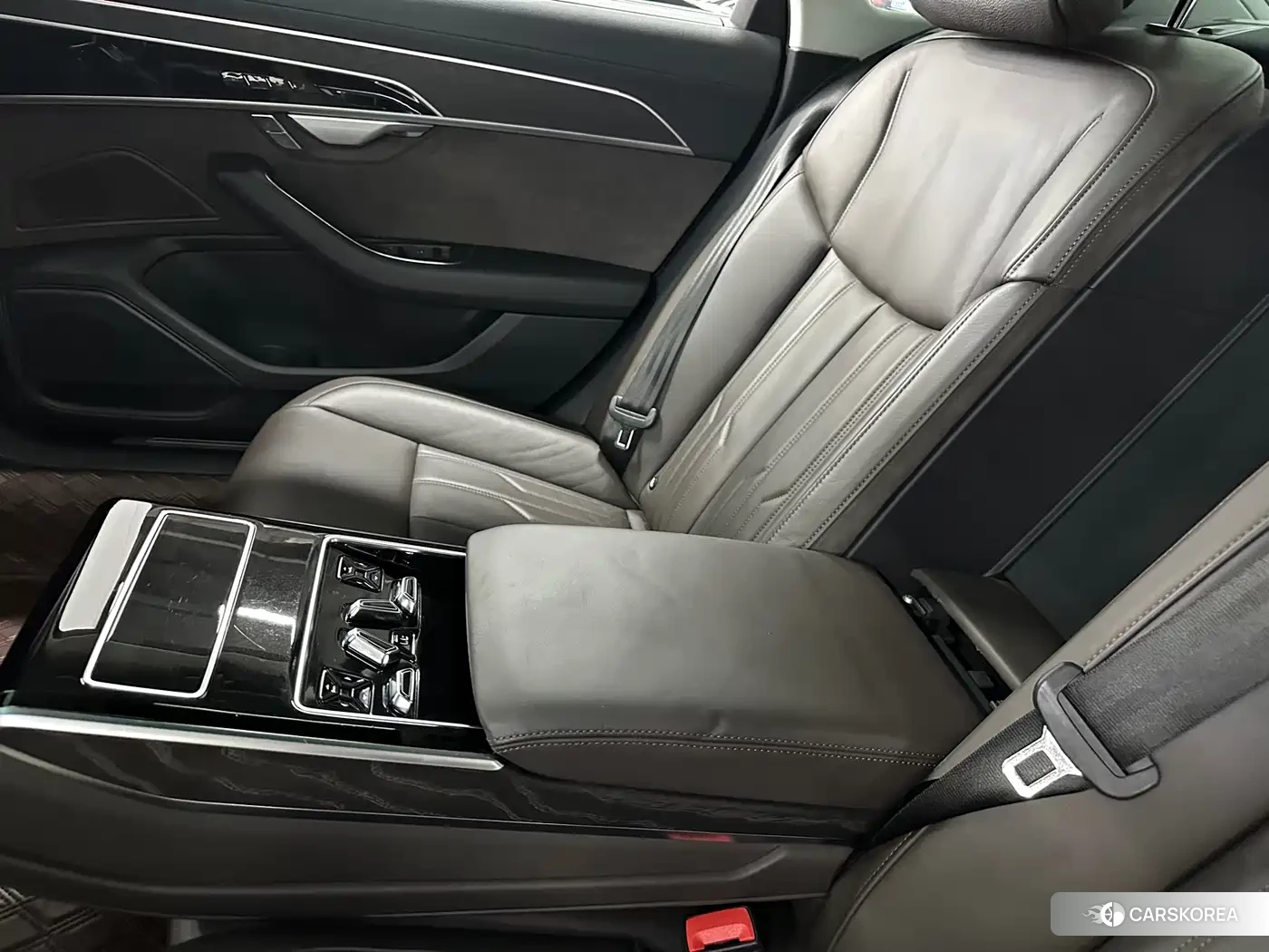 Audi A8 2023 Черный из Китая, фото 4