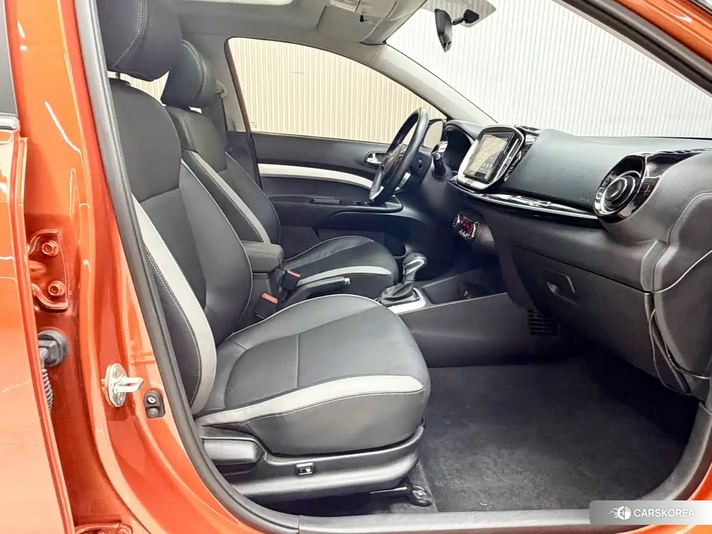 Kia KX1 2023 Yellow/orange из Китая, фото 4