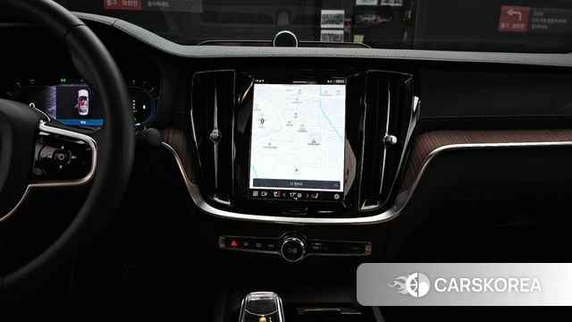 Volvo S60 3rd generation 2023 Белый из Кореи, фото 4