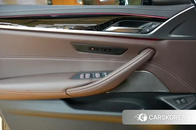 BMW 5 Series (G30) 2022 Черный из Кореи, фото 4