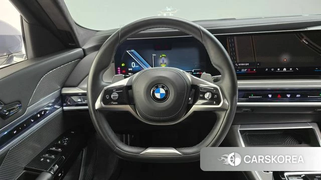 BMW 7 Series (G70) 2023 Цвет галактики из Кореи, фото 4