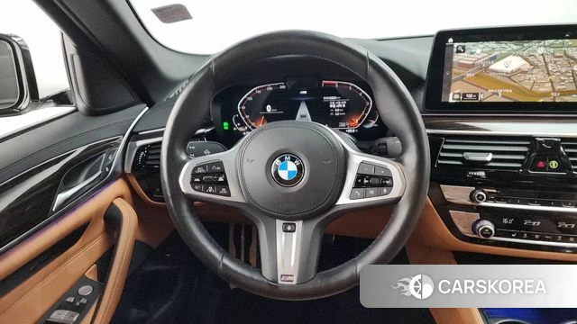 BMW 5 Series (G30) 2021 Белый из Кореи, фото 4