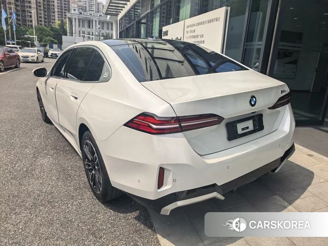 BMW 5 series 2024 Белый из Китая, фото 4