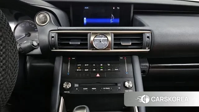 Lexus New IS300 2018 Песочный из Кореи, фото 4