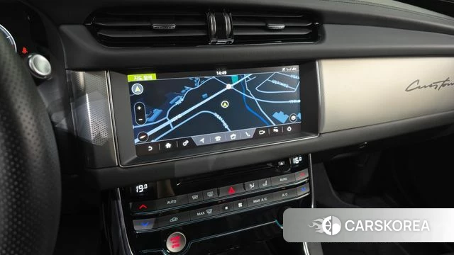Jaguar XF (X260) 2019 Черный из Кореи, фото 4