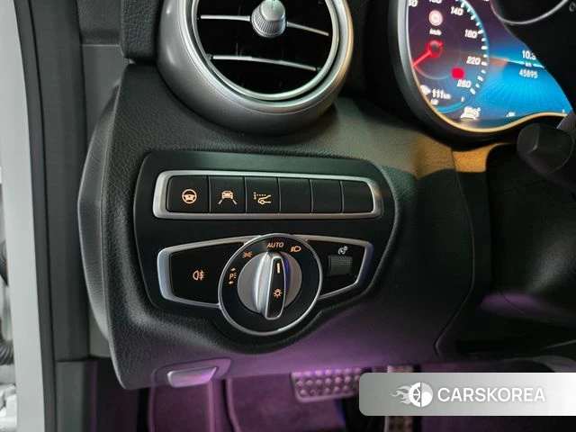 Mercedes-Benz C-Class W205 2021 Белый из Кореи, фото 4