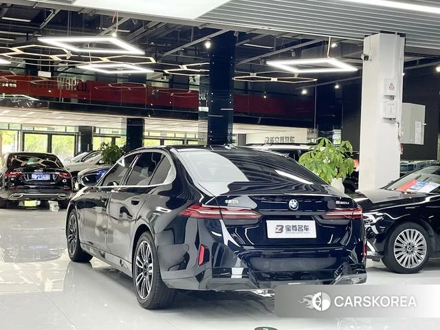 BMW 5 series 2025 Черный из Китая, фото 4