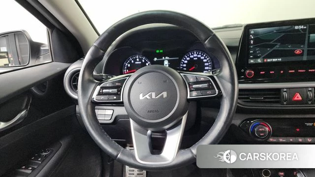 Kia The New K3 2nd generation 2023 Белый из Кореи, фото 4