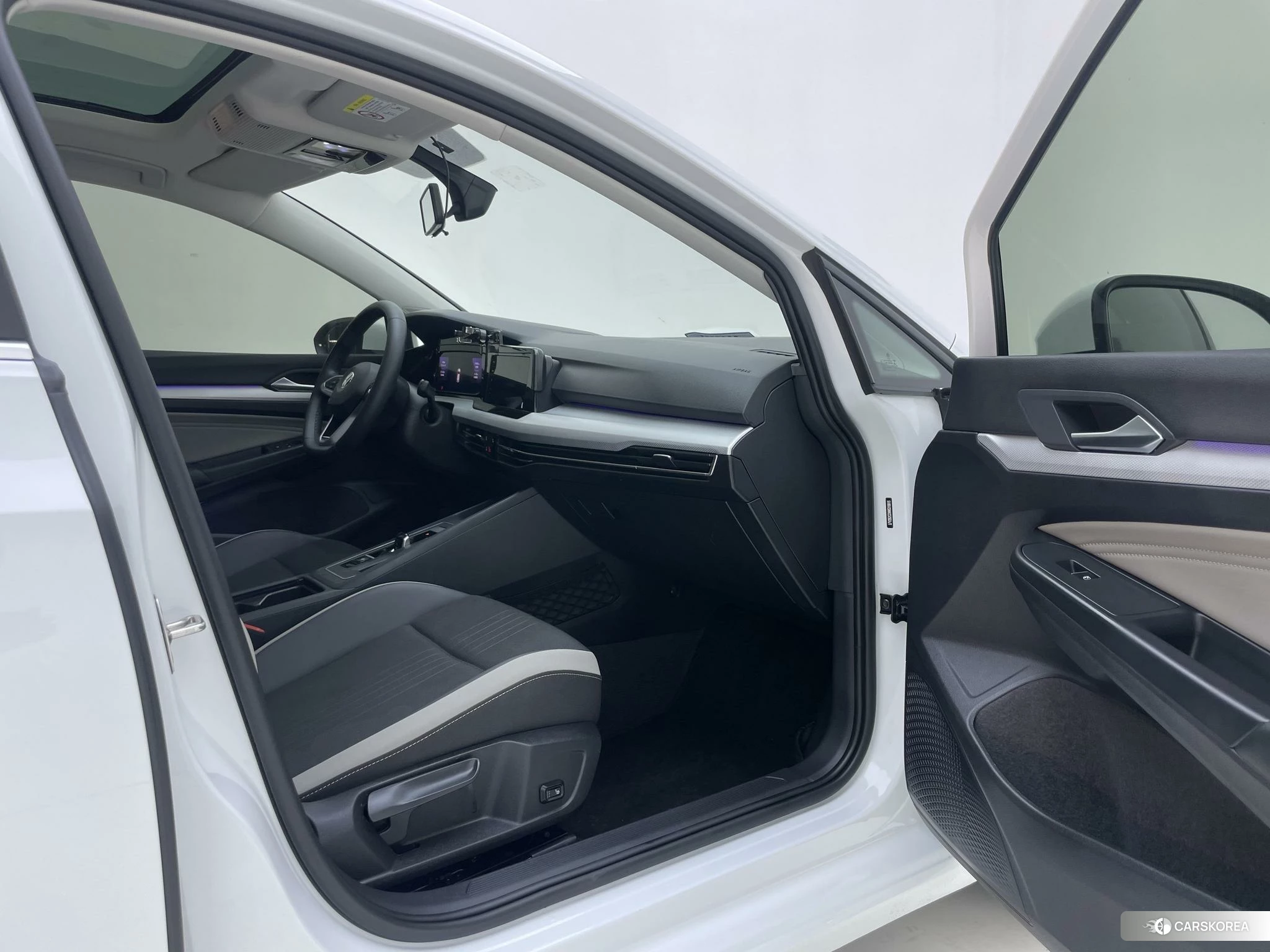 Volkswagen Golf 2022 Белый из Китая, фото 4