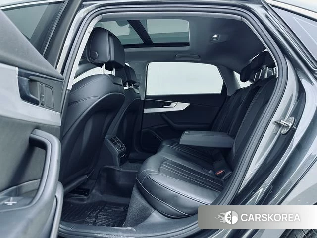Audi A4L 2022 Темно-серый из Китая, фото 4