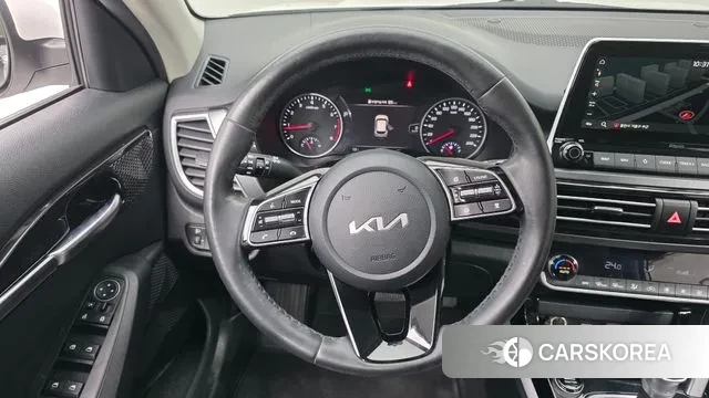 Kia Seltos 2022 Белый из Кореи, фото 4