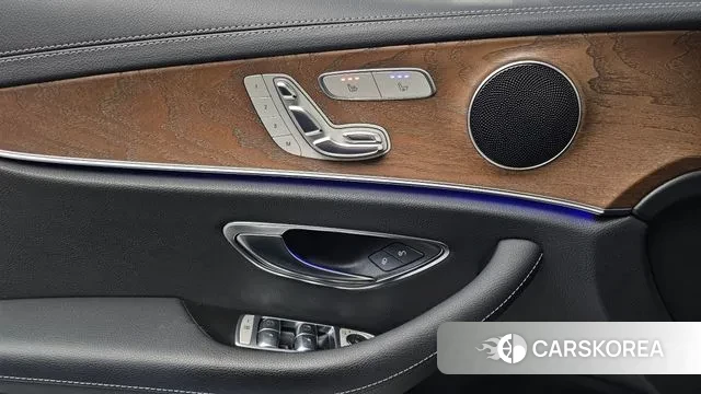 Mercedes-Benz E-Class W213 2021 Серебристо-серый из Кореи, фото 4