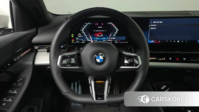 BMW 5 Series (G60) 2023 Белый из Кореи, фото 4