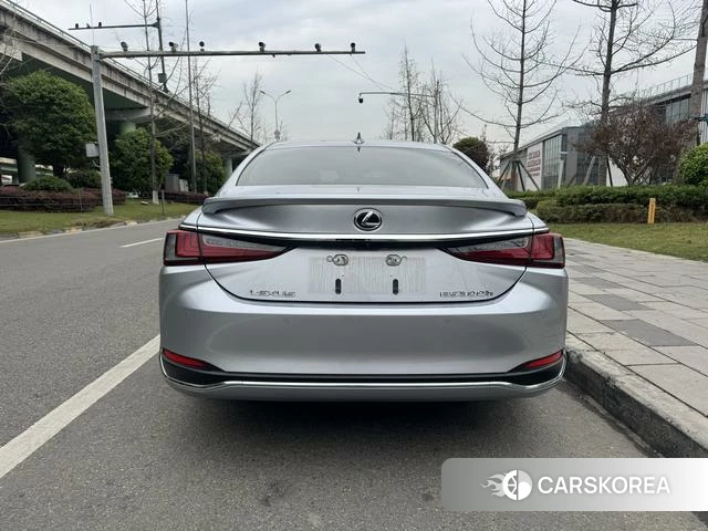 Lexus ES 2024 Серебристо-серый из Китая, фото 4