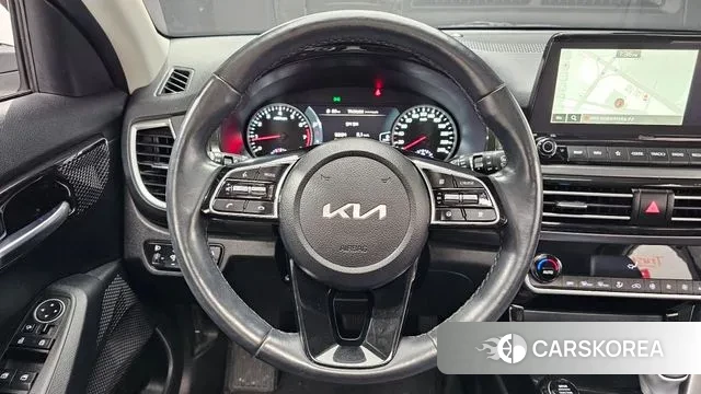 Kia Seltos 2022 Белый из Кореи, фото 4