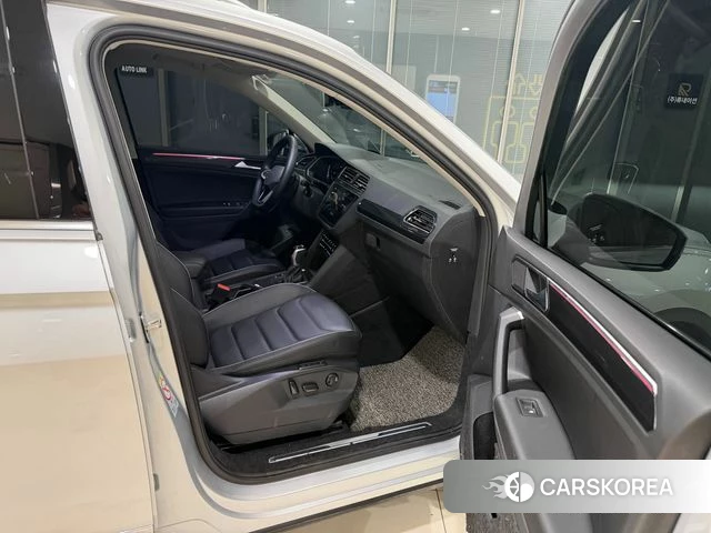 Volkswagen Tiguan second Generation 2022 Серебряный из Кореи, фото 4