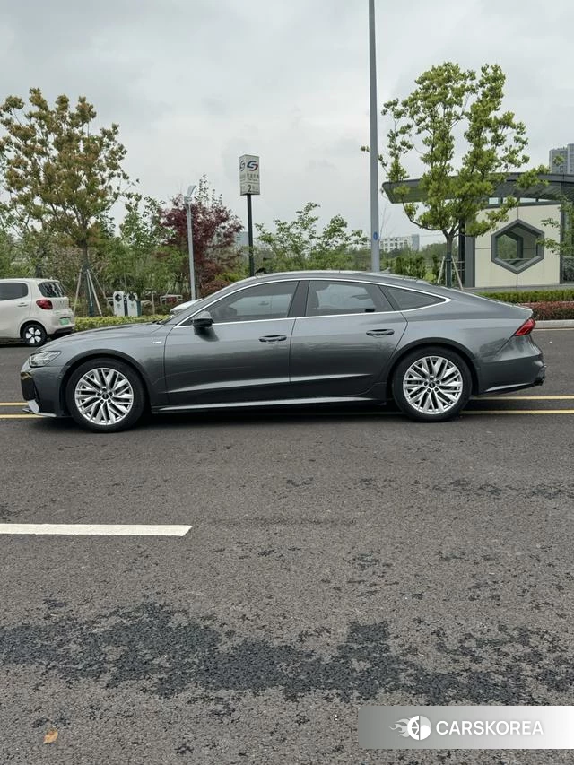 Audi A7 2021 Темно-серый из Китая, фото 4