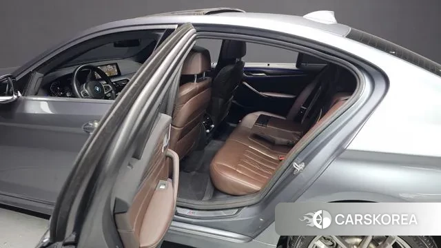 BMW 5 Series (G30) 2020 Серебристо-серый из Кореи, фото 4