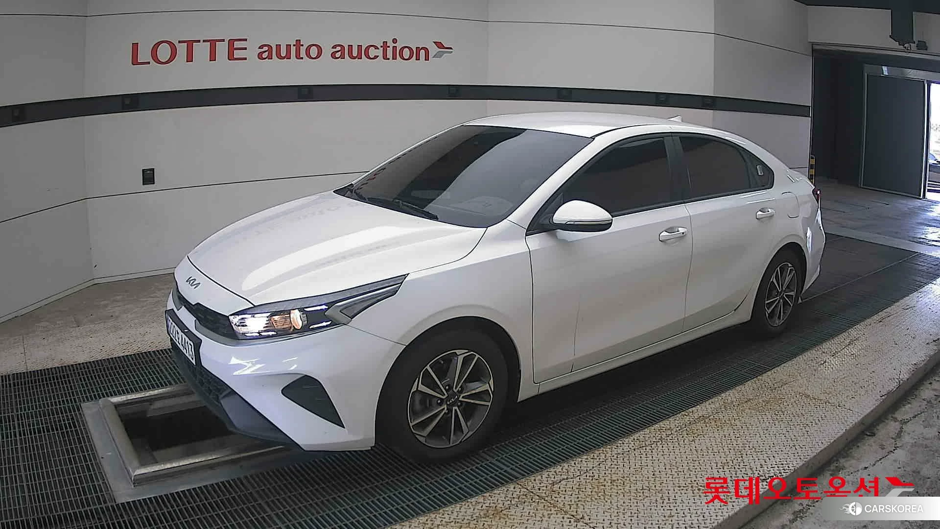 Kia K3 2024 Snow White Pearl из Кореи, фото 4