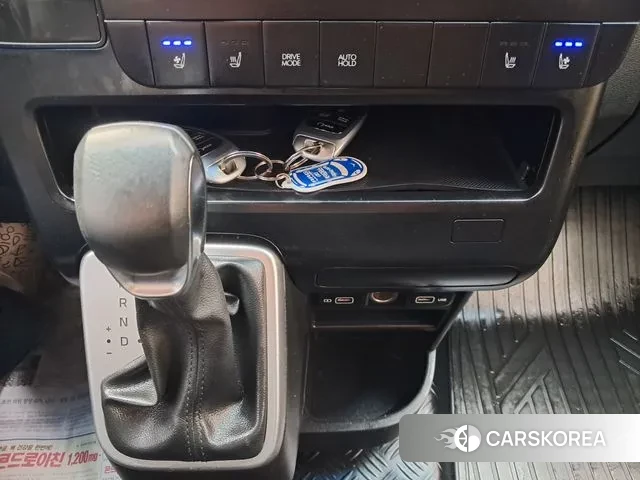 Hyundai Staria 2023 Белый из Кореи, фото 4