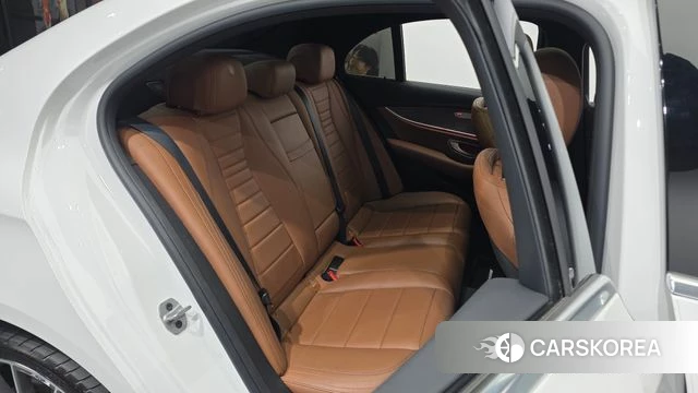 Mercedes-Benz E-Class W213 2021 Белый из Кореи, фото 4