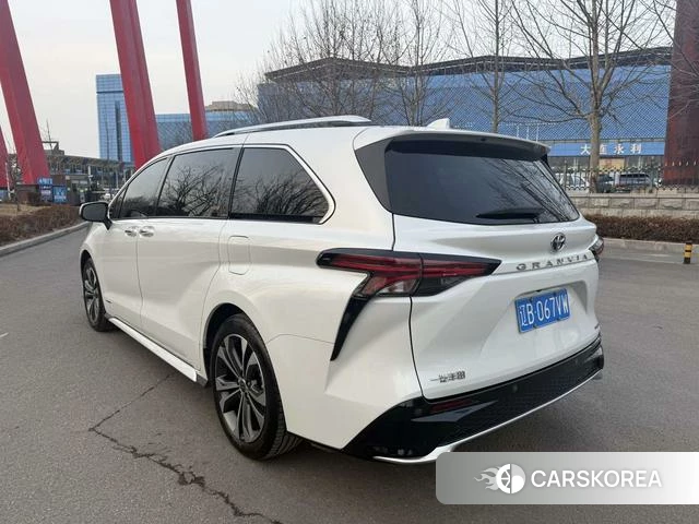 Toyota Grevia 2023 Белый из Китая, фото 4