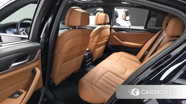 BMW 5 Series (G30) 2023 Черный из Кореи, фото 4