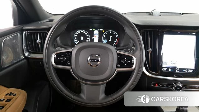 Volvo S60 3rd generation 2019 Белый из Кореи, фото 4