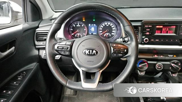 Kia Stonic 2018 Белый из Кореи, фото 4