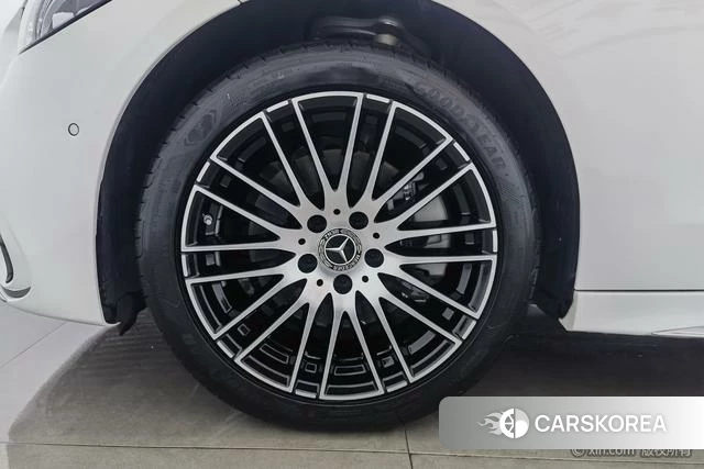 Mercedes-Benz Class C 2025 Белый из Китая, фото 4