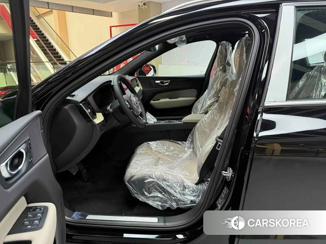 Volvo XC60 2026 Черный из Китая, фото 4