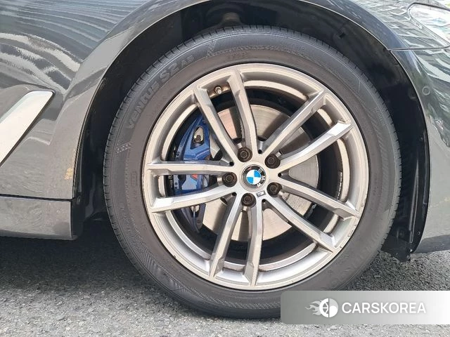 BMW 5 Series (G30) 2018 Серый из Кореи, фото 4
