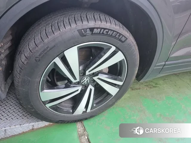 Volkswagen Touareg 3rd generation 2023 Цвет тростника из Кореи, фото 4