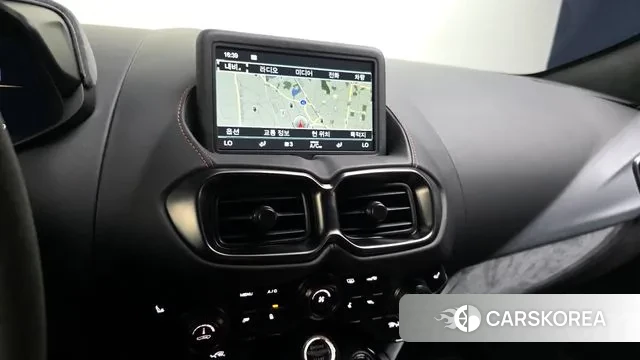 Aston Martin Vantage 2nd Generation 2022 Белый из Кореи, фото 4