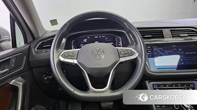 Volkswagen Tiguan Allspace 2023 Белый из Кореи, фото 4