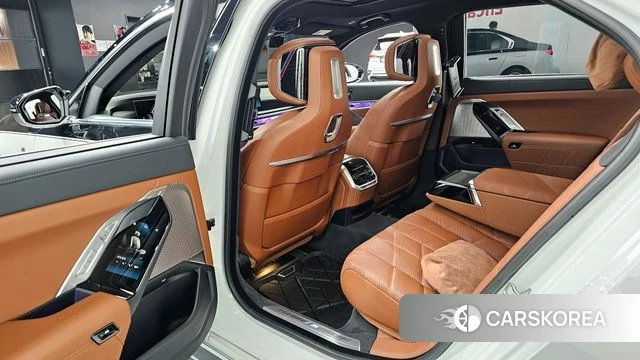 BMW 7 Series (G70) 2025 Белый из Кореи, фото 4