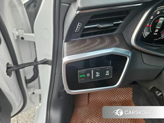 Audi A6 (C8) 2023 Жемчужный цвет из Кореи, фото 4