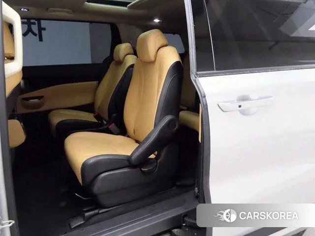 Kia Carnival 4th generation 2022 Серебряный из Кореи, фото 4