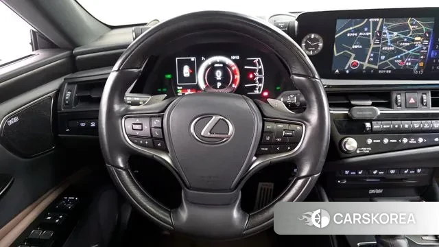 Lexus ES300h 7th generation 2022 Светло-серебряный цвет из Кореи, фото 4
