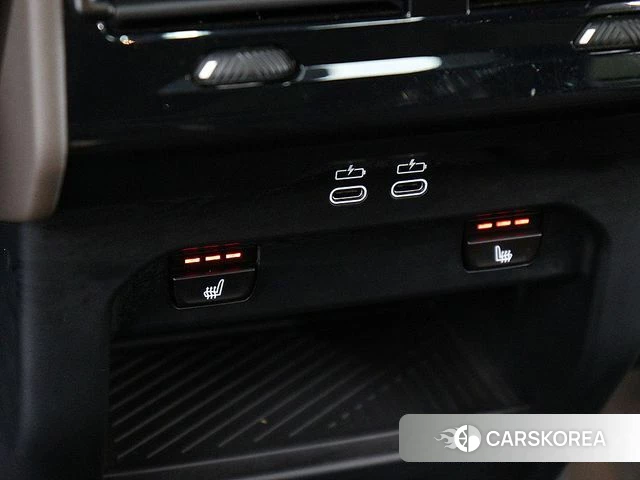 BMW 5 Series (G60) 2024 Белый из Кореи, фото 4