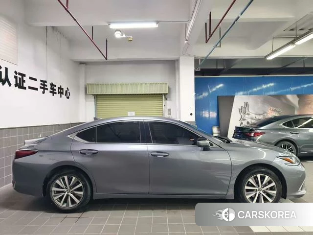 Lexus ES 2021 Темно-серый из Китая, фото 4