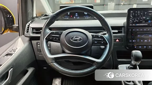 Hyundai Staria 2023 Желтый из Кореи, фото 4