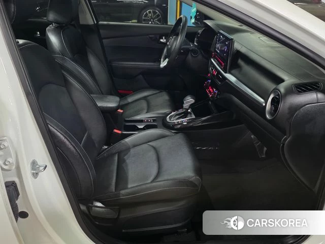 Kia The New K3 2nd generation 2022 Белый из Кореи, фото 4