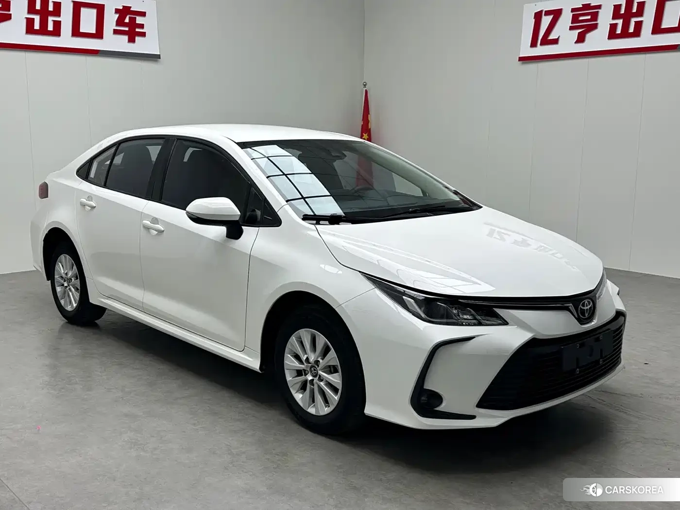 Toyota Corolla 2023 Белый из Китая, фото 4