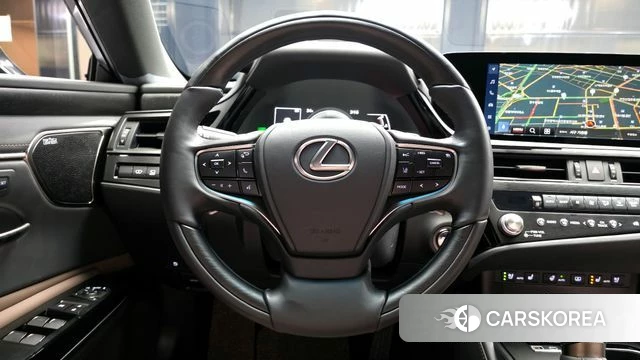 Lexus ES300h 7th generation 2025 Серебряный из Кореи, фото 4